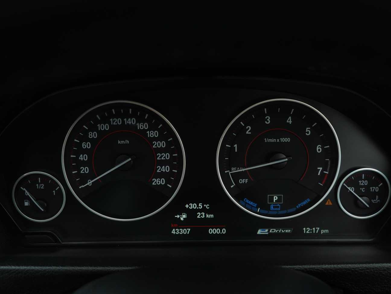 terpakai 2017 BMW 3 30E M SPORT 2.0