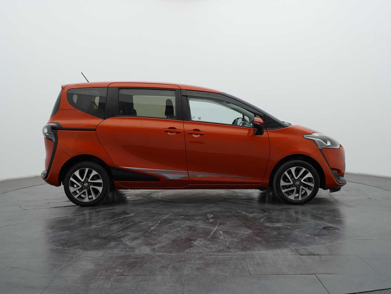used 2017 Toyota Sienta V 1.5