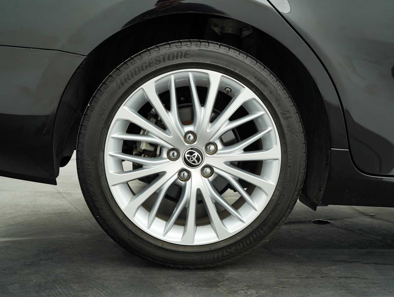 used 2020 Toyota Camry V 2.5