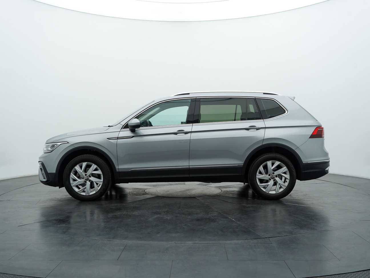 terpakai 2023 Volkswagen Tiguan Allspace Elegance 1.4
