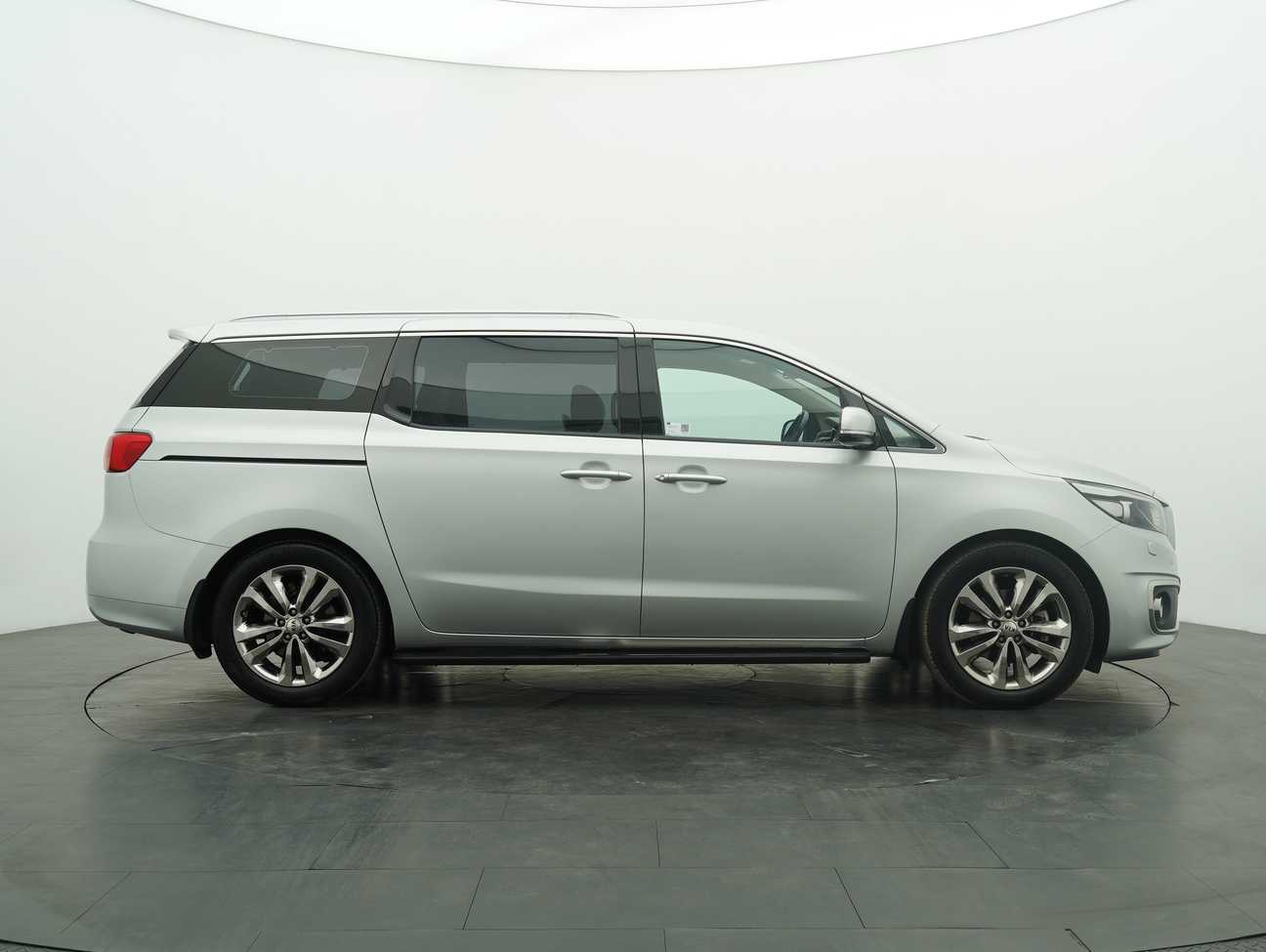 used 2018 Kia Carnival  2.2