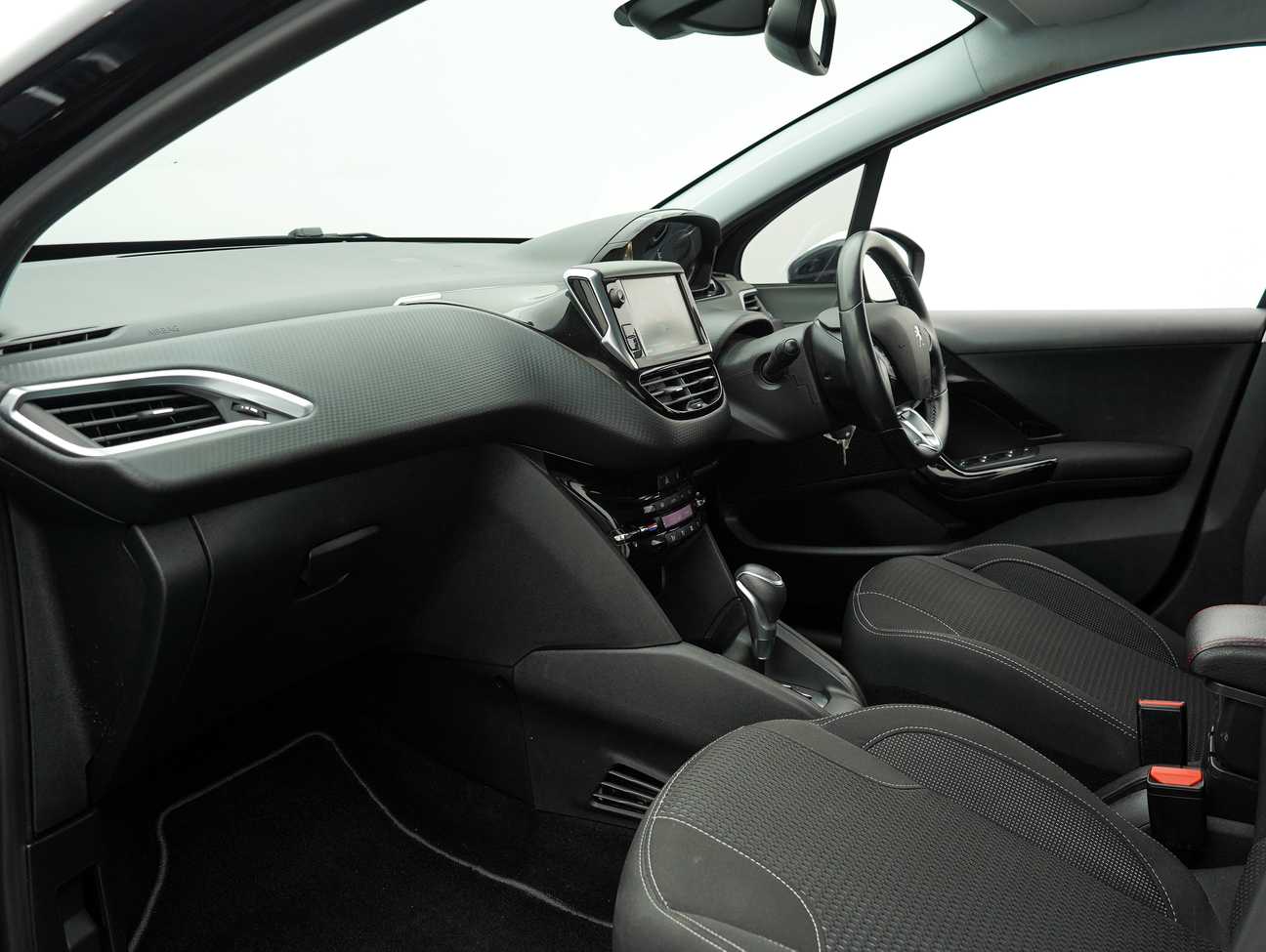 terpakai 2019 Peugeot 208 PureTech 1.2