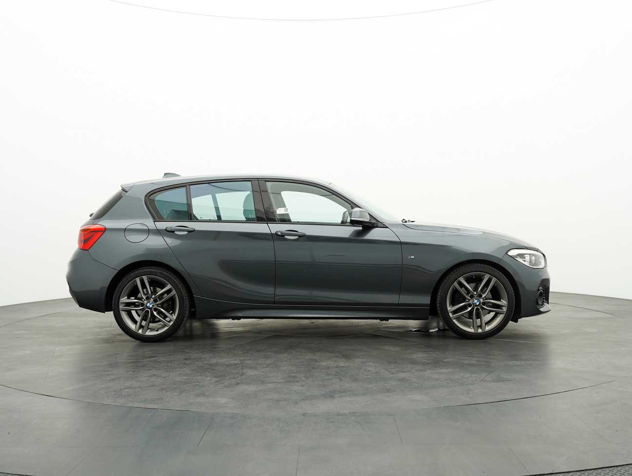 terpakai 2015 BMW 1 20I M SPORT 1.6
