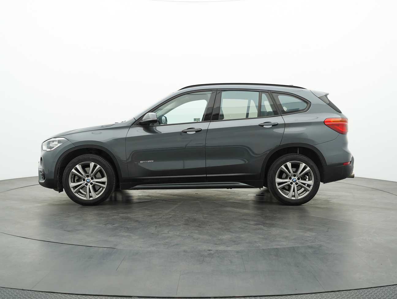terpakai 2017 BMW X1 sDrive20i Sport Line 2.0