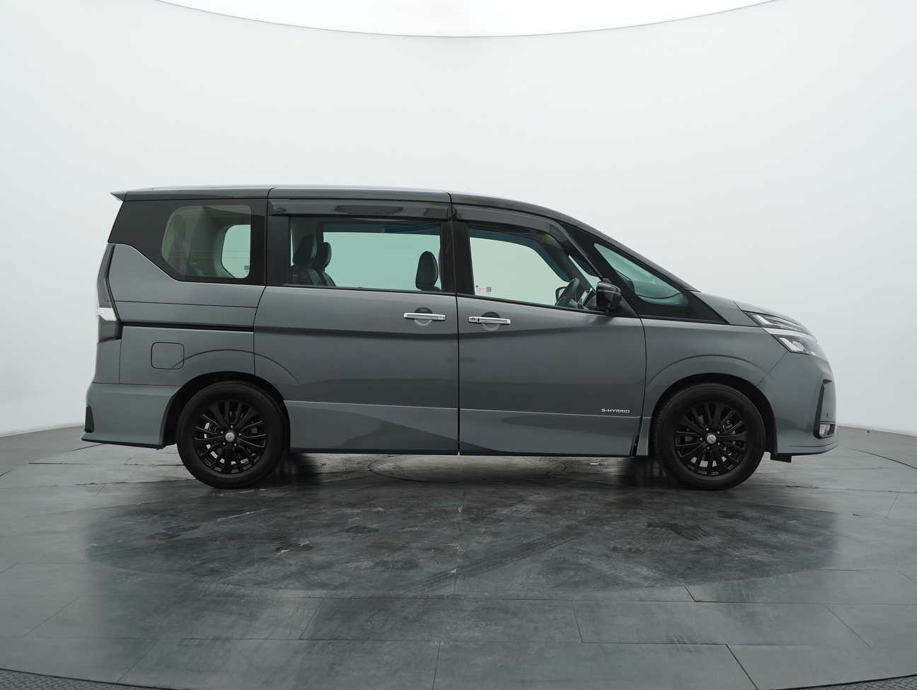 used 2022 Nissan Serena S-Hybrid High-Way Star 2.0