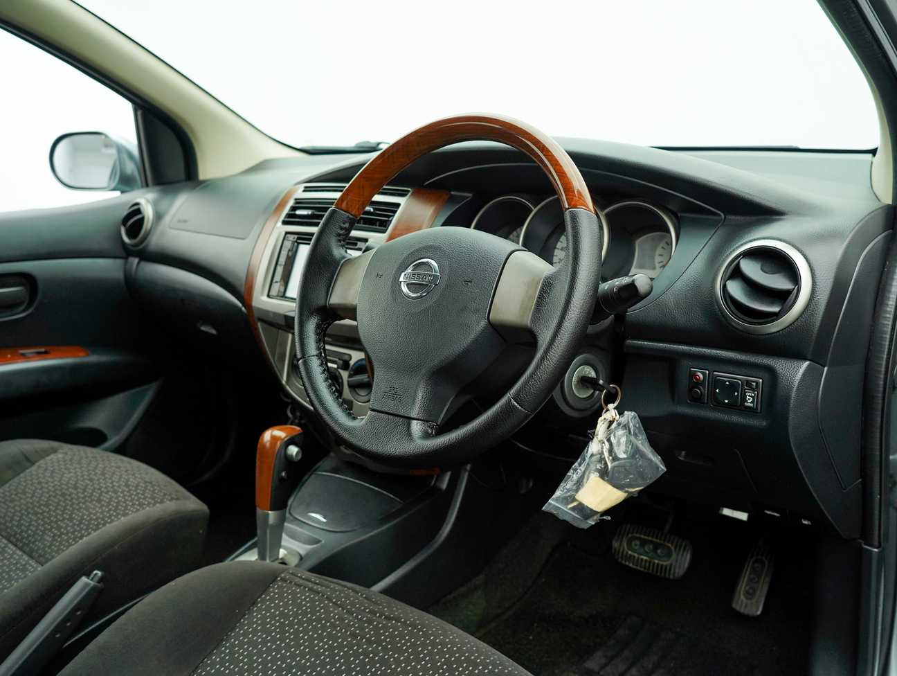 used 2011 Nissan Grand Livina Comfort 1.8