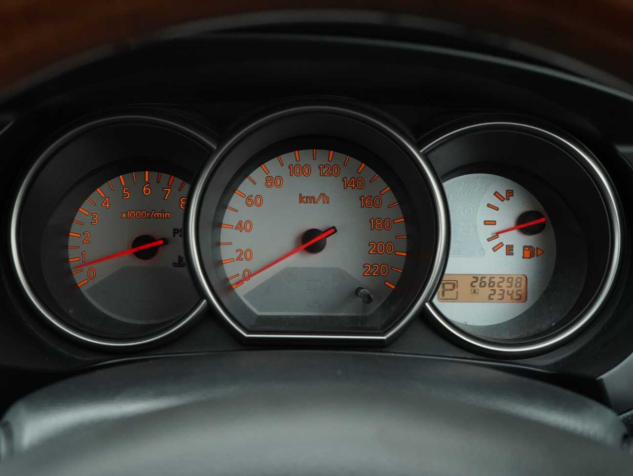 used 2013 Nissan Grand Livina CVTC Comfort 1.8