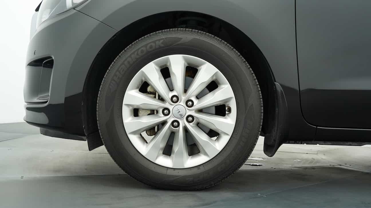 terpakai 2017 Kia CARNIVAL YP 2.2