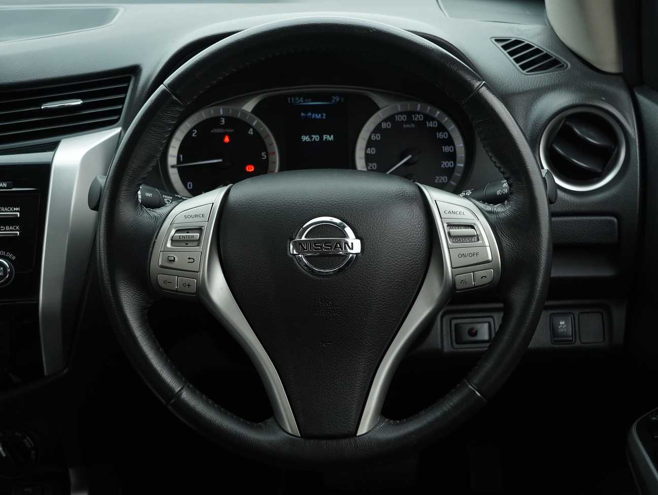 terpakai 2018 Nissan Navara NP300 VL Dual Cab 2.5