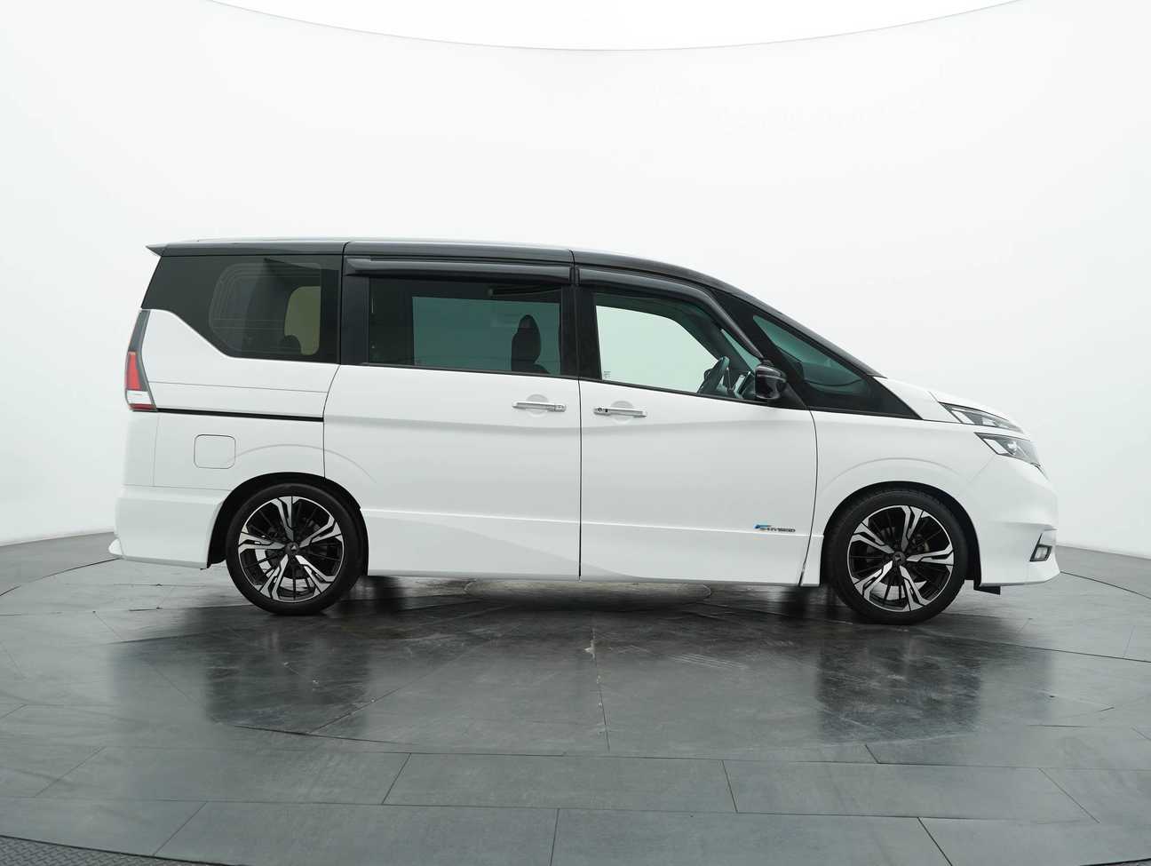 used 2018 Nissan Serena S-Hybrid High-Way Star Premium 2.0