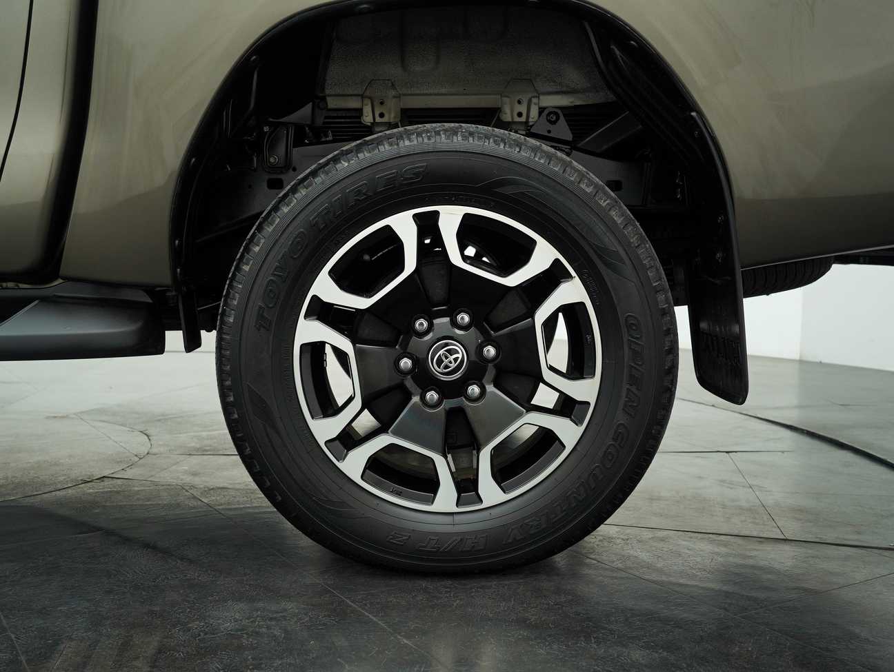 terpakai 2022 Toyota Hilux V Dual Cab 2.4