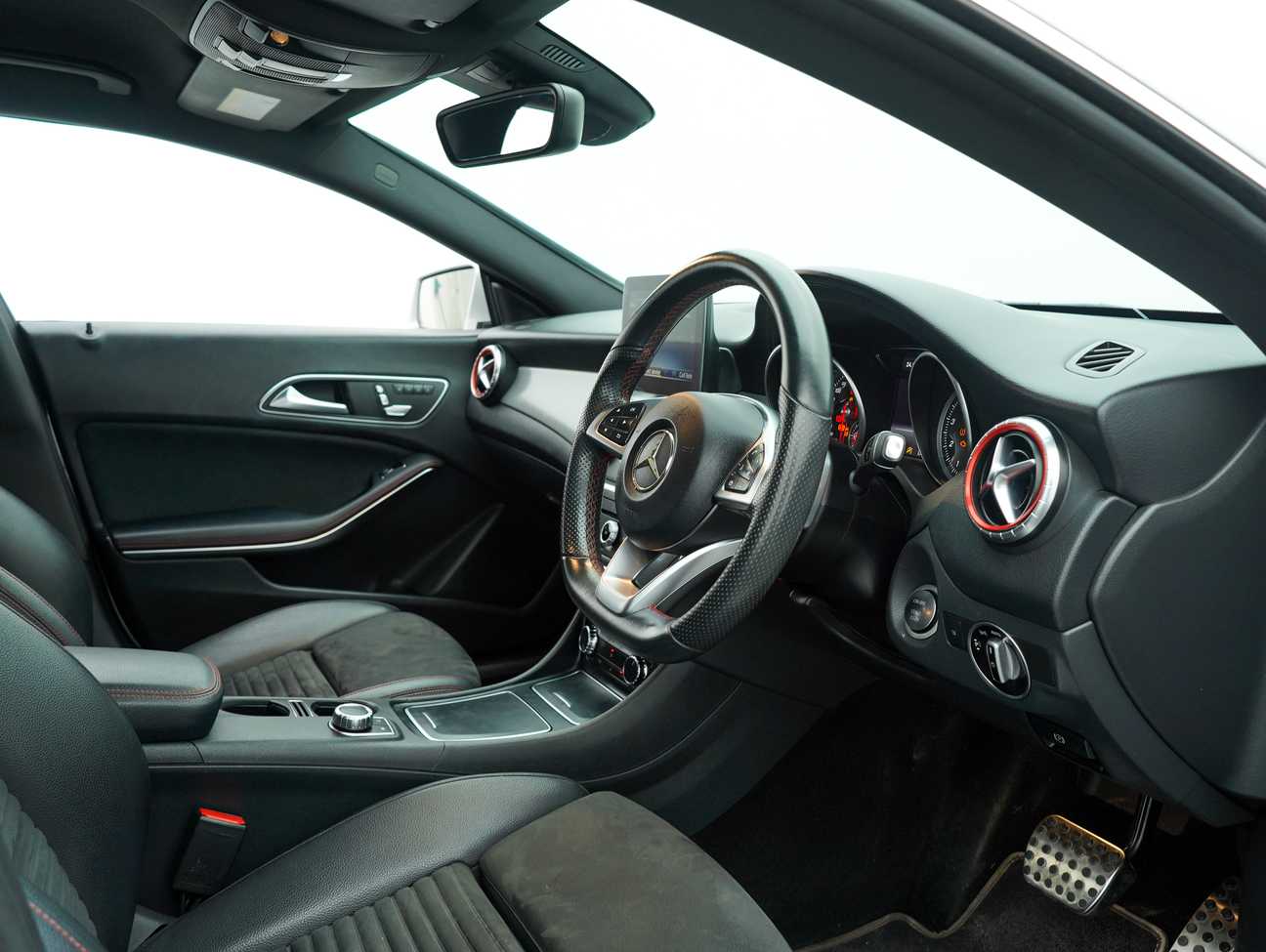 terpakai 2018 Mercedes-Benz CLA200 AMG Line 1.6