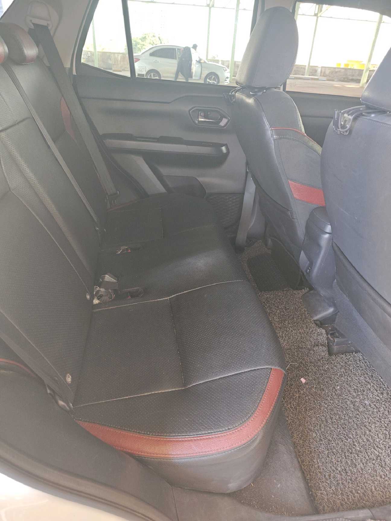 terpakai 2022 Perodua Ativa AV (2 Tone Special Metallic) 1.0