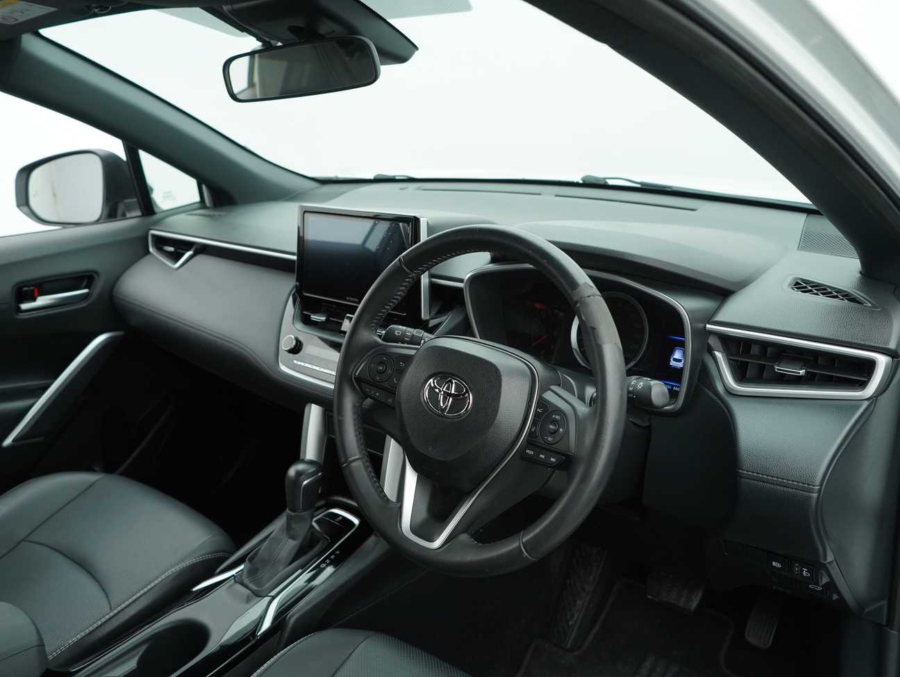 terpakai 2022 Toyota Corolla Cross V 1.8