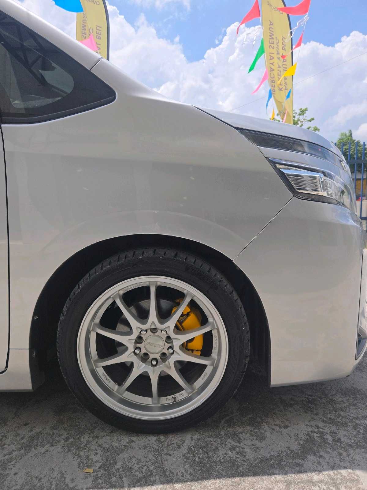 used 2018 Toyota Voxy X 2.0