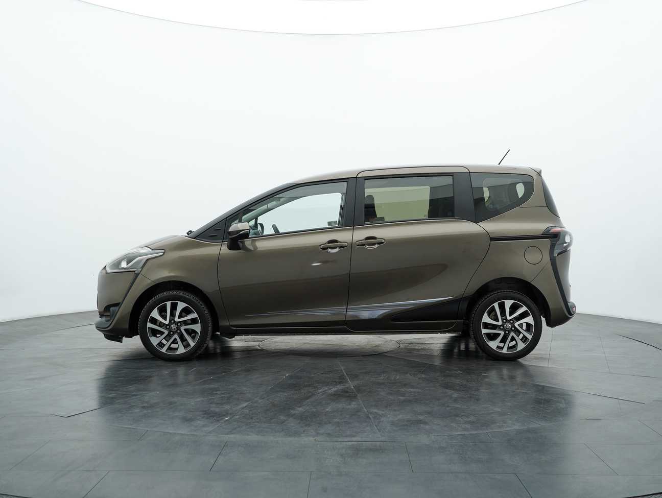 used 2016 Toyota Sienta V 1.5