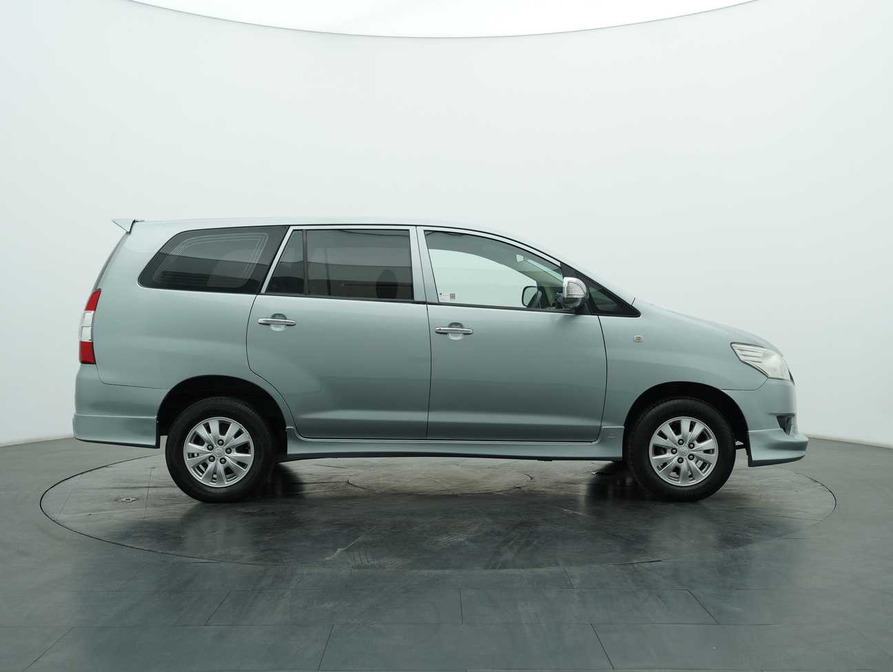 used 2012 Toyota Innova E 2.0