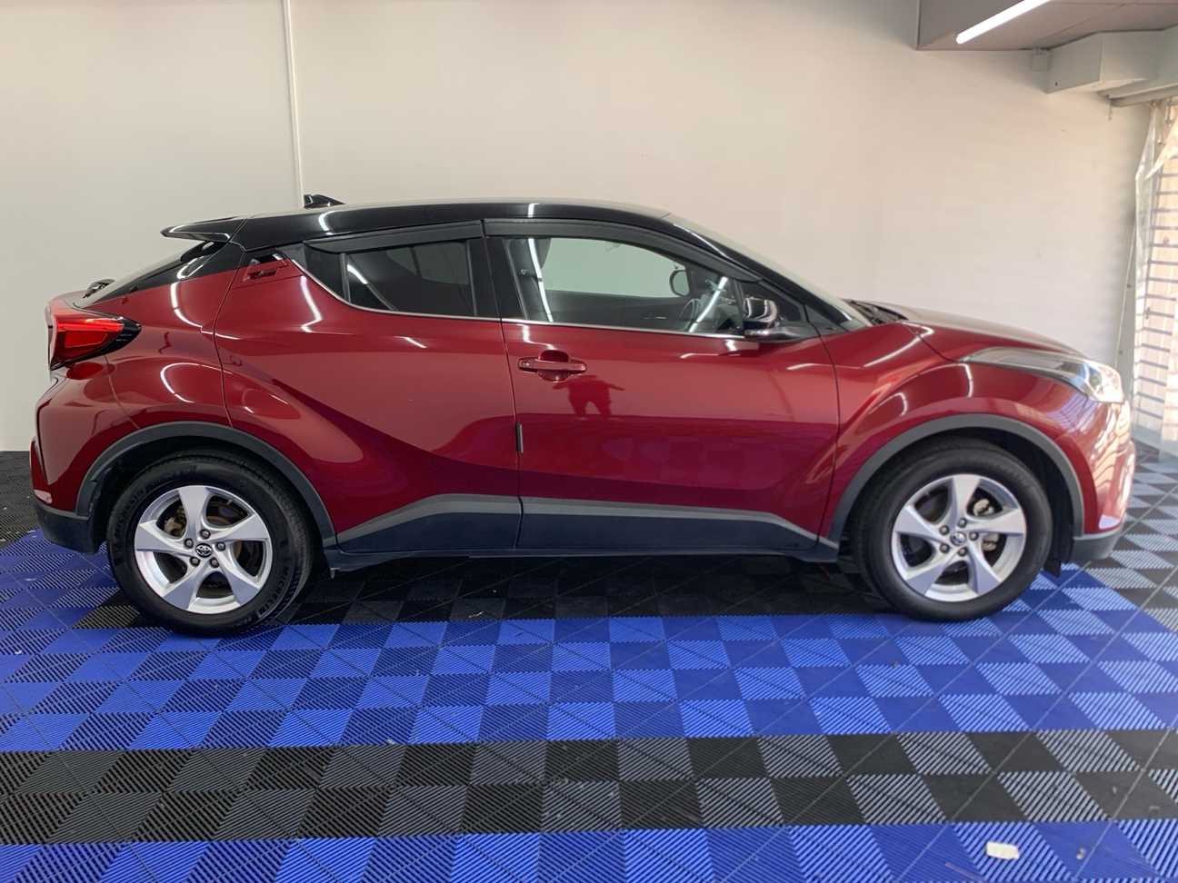used 2018 Toyota C-HR  1.8