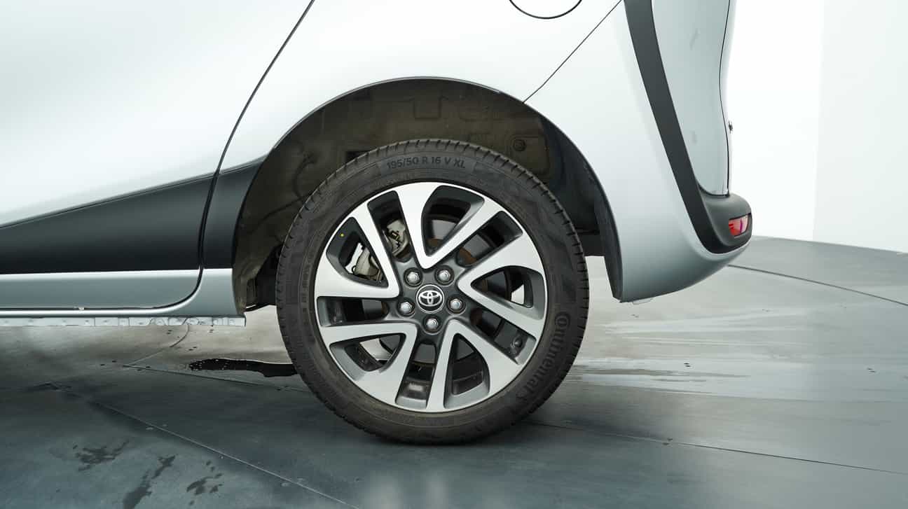 used 2017 Toyota SIENTA V 1.5