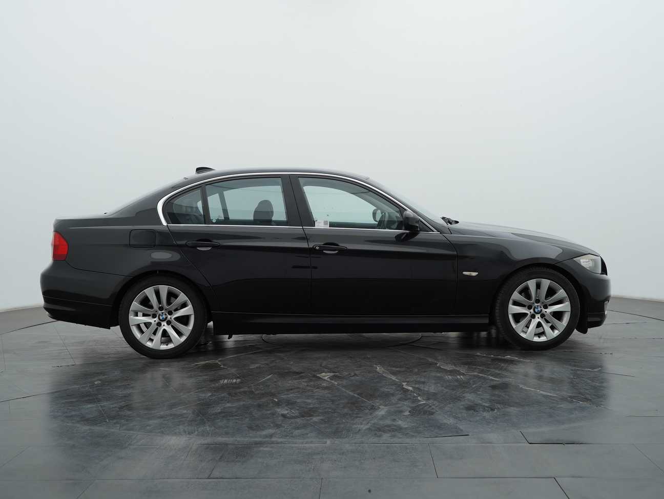 used 2011 BMW 320i  2.0