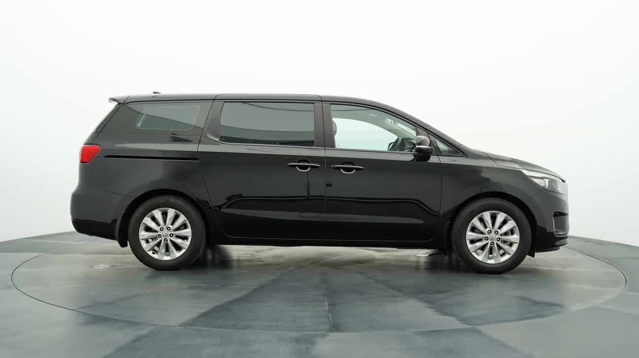 terpakai 2017 Kia CARNIVAL YP 2.2