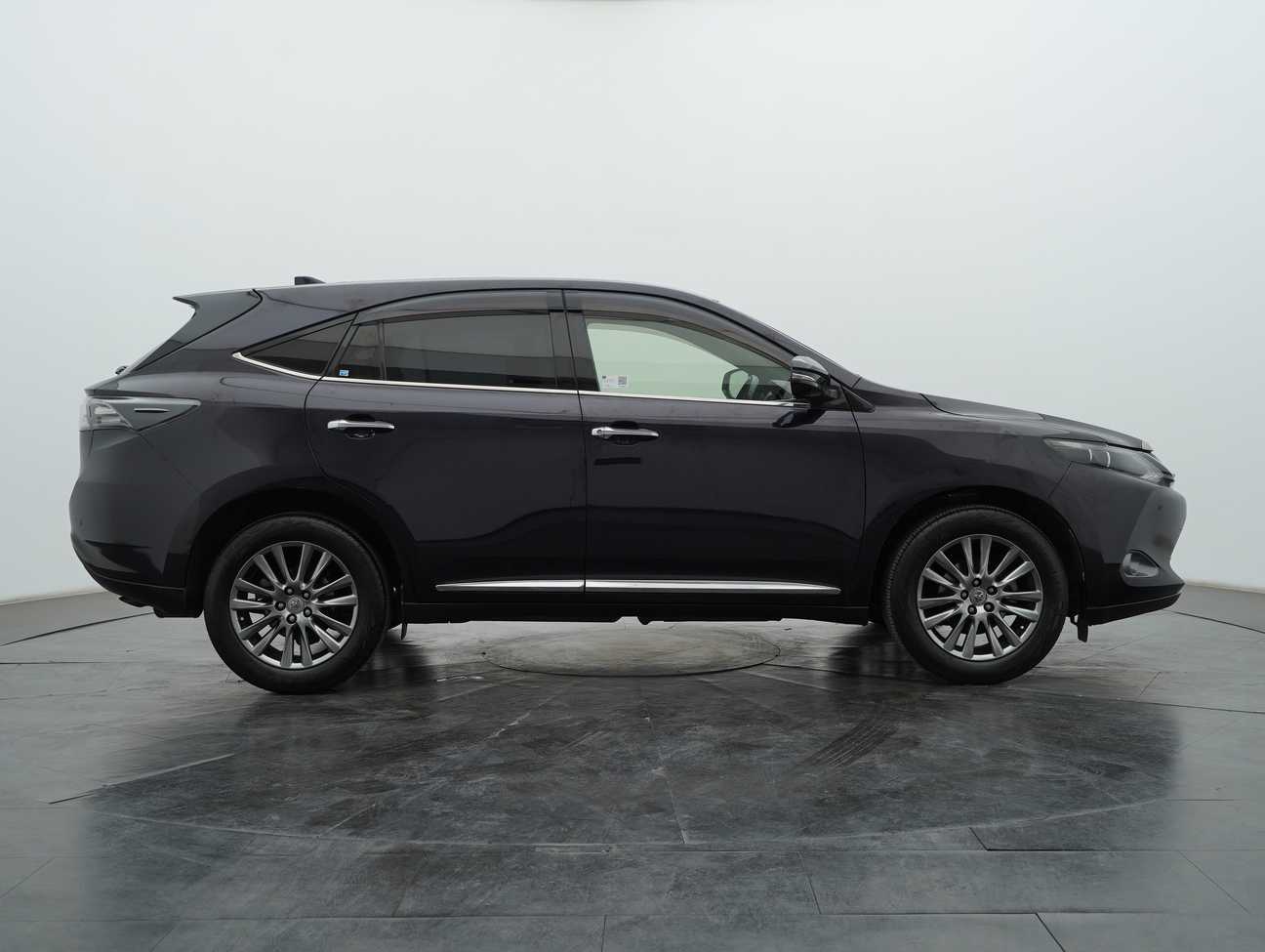 used 2017 Toyota Harrier Premium 2.0