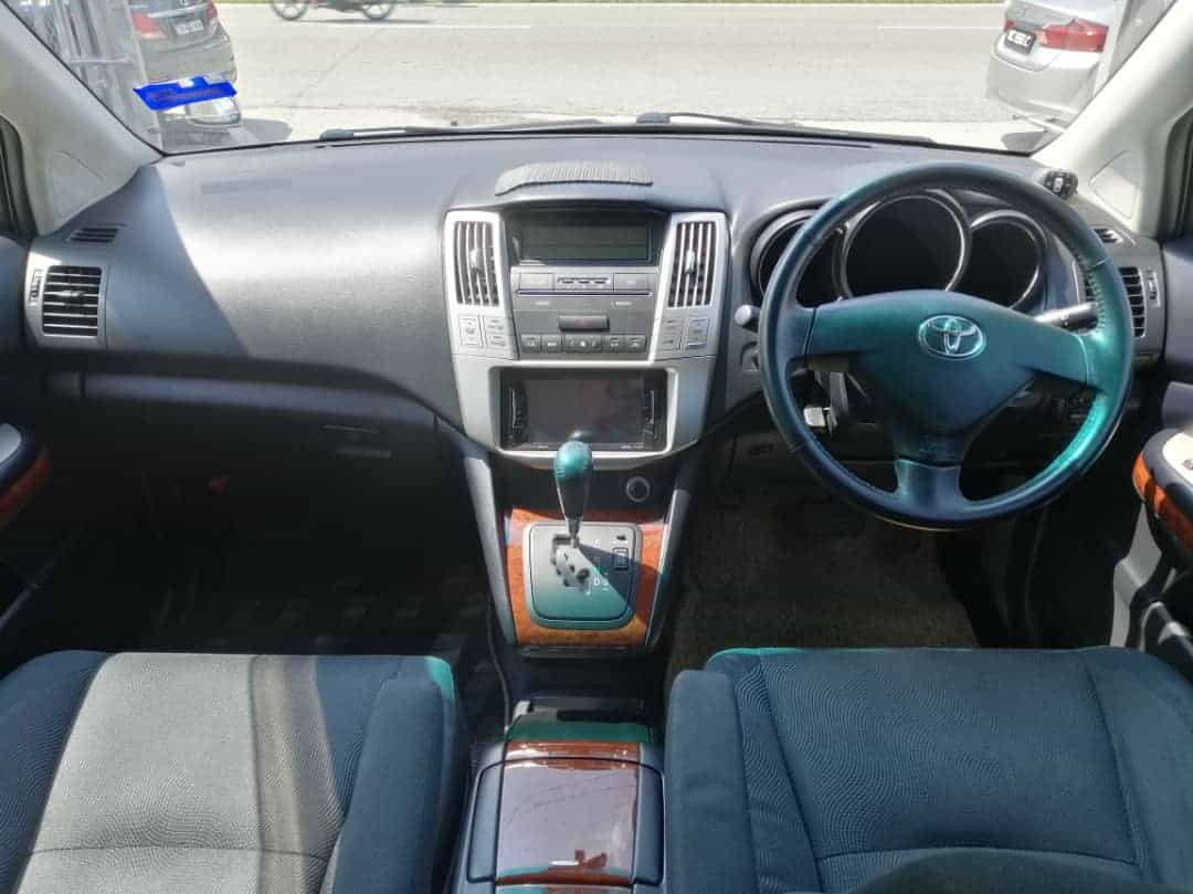 terpakai 2011 Toyota HARRIER CBA-ACU30W 2.4