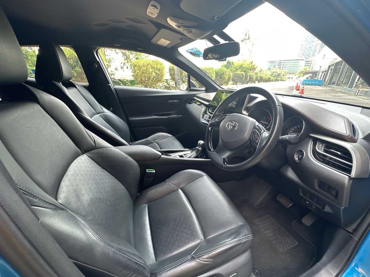 used 2019 Toyota C-HR  1.8
