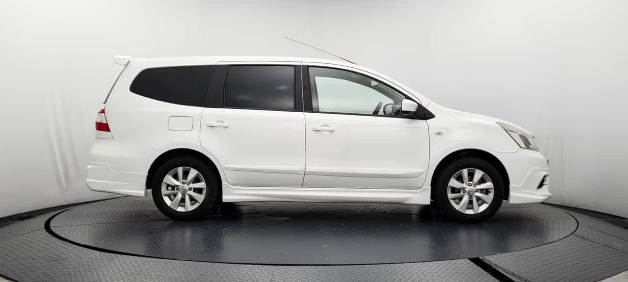 used 2016 Nissan GRAND LIVINA COMFORT 1.6