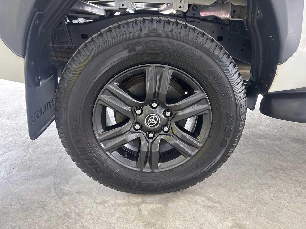 used 2023 Toyota Hilux E Dual Cab 2.4