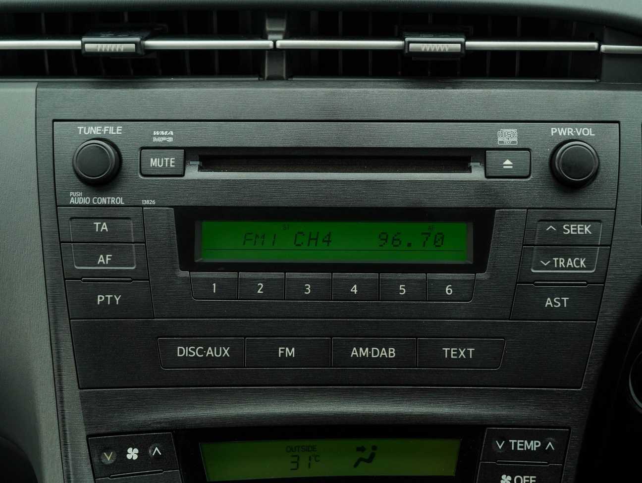 terpakai 2011 Toyota Prius  1.8