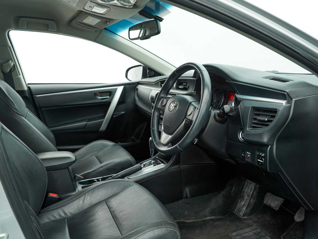 used 2014 Toyota Corolla Altis V 2.0