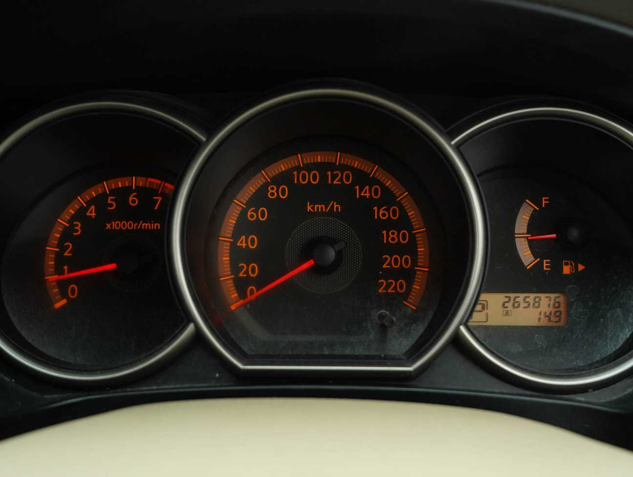 terpakai 2011 Nissan Grand Livina ST-L Comfort Impul 1.6