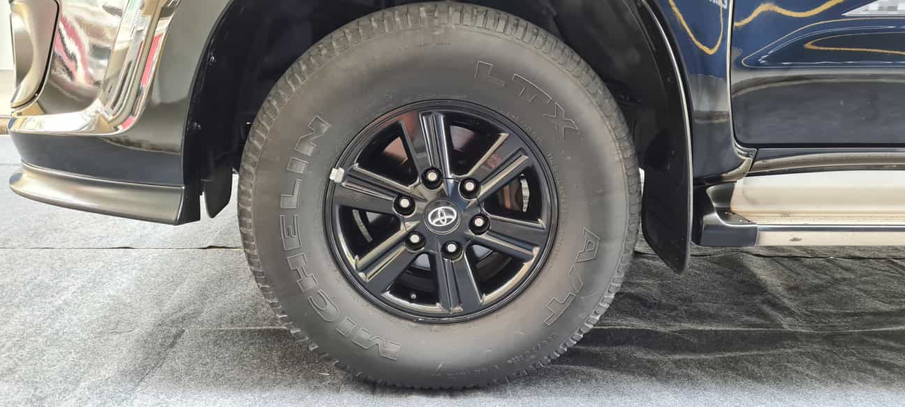 terpakai 2015 Toyota HILUX DOUBLE CAB TRD 2.5