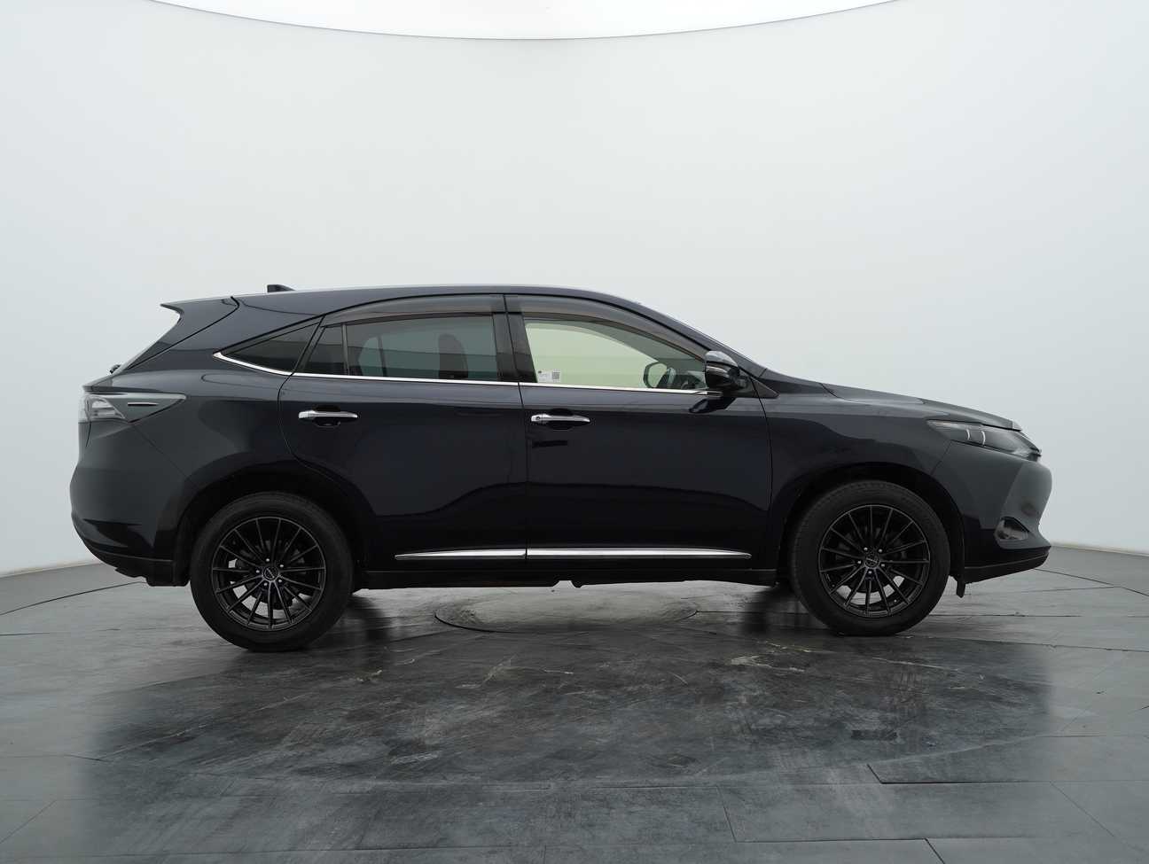 used 2014 Toyota Harrier Premium 2.0