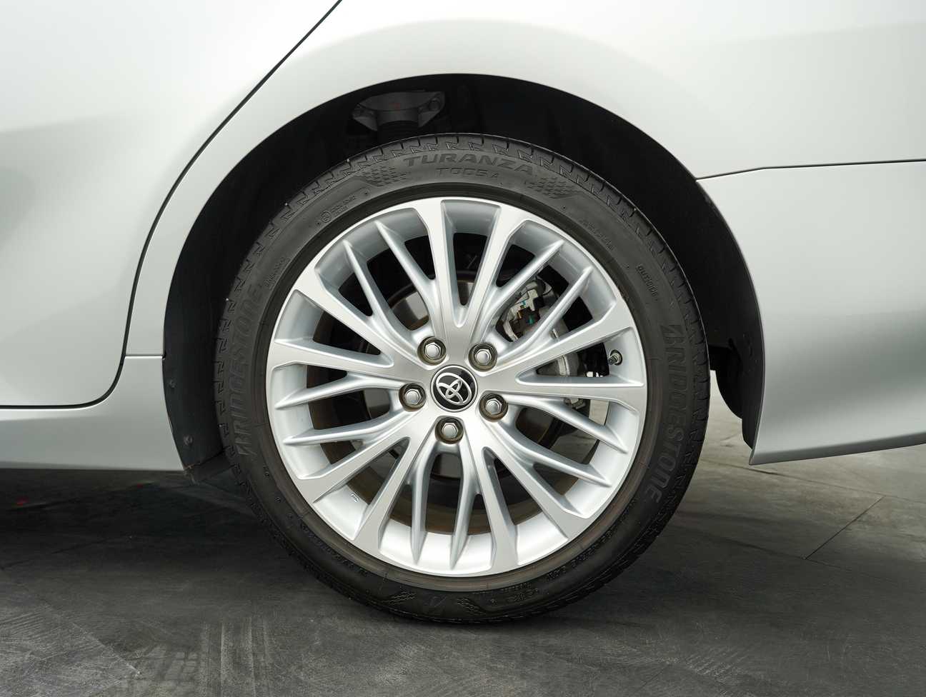 used 2020 Toyota Camry V 2.5