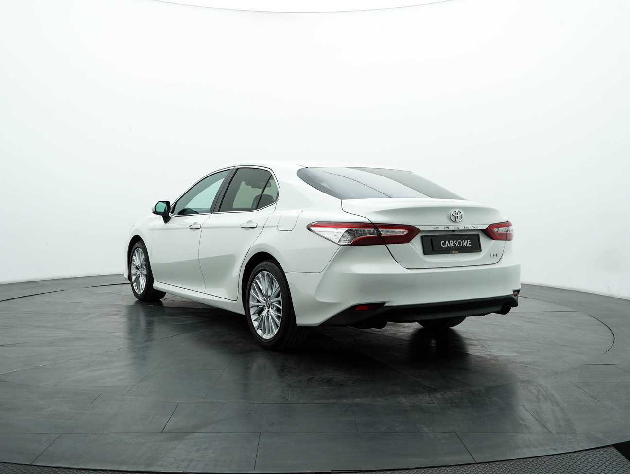 used 2021 Toyota Camry V 2.5