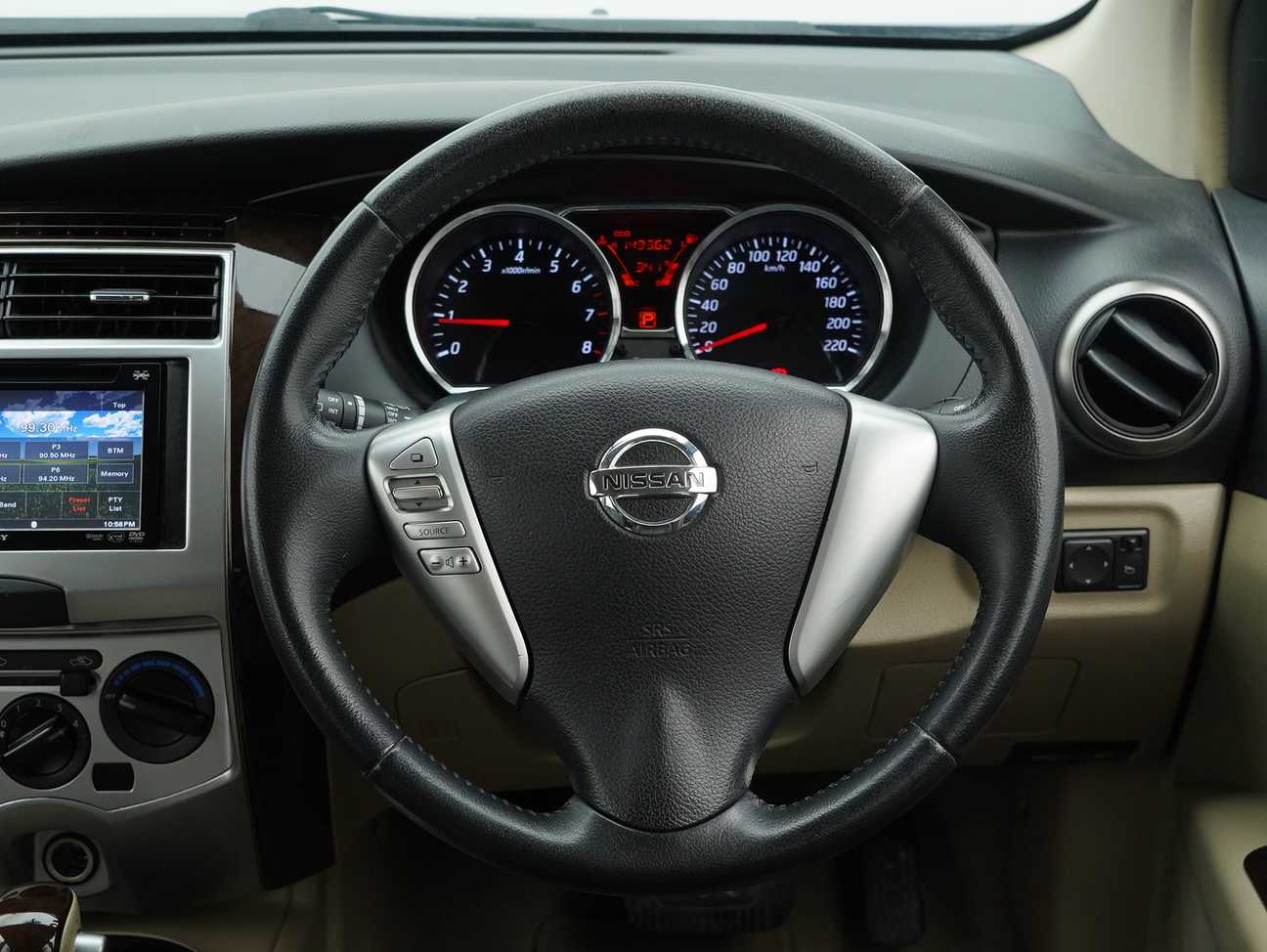 terpakai 2013 Nissan Grand Livina Impul 1.8