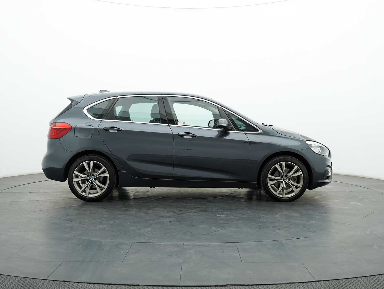 terpakai 2016 BMW 218i Active Tourer 1.5