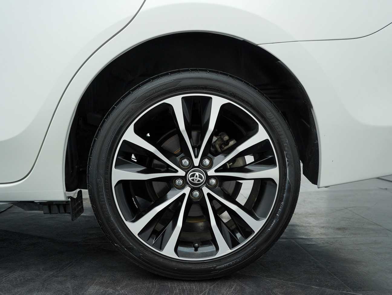 used 2017 Toyota Corolla Altis V 2.0