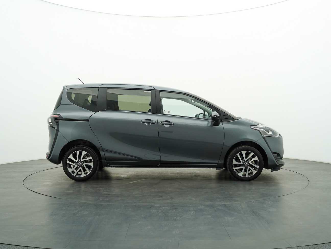 used 2016 Toyota Sienta V 1.5