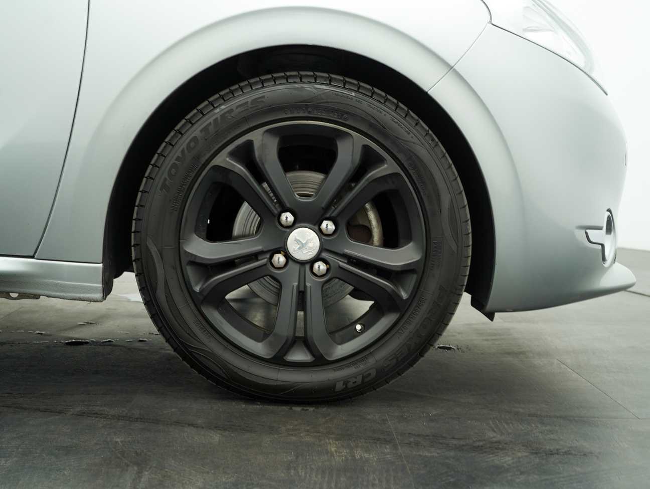 terpakai 2015 Peugeot 208 Allure 3 Door 1.6