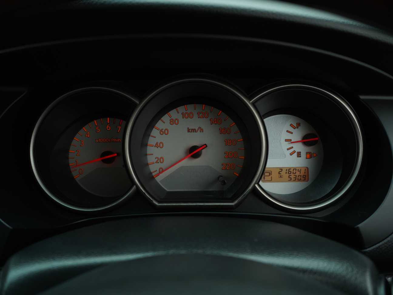 terpakai 2012 Nissan Grand Livina CVTC Comfort 1.8