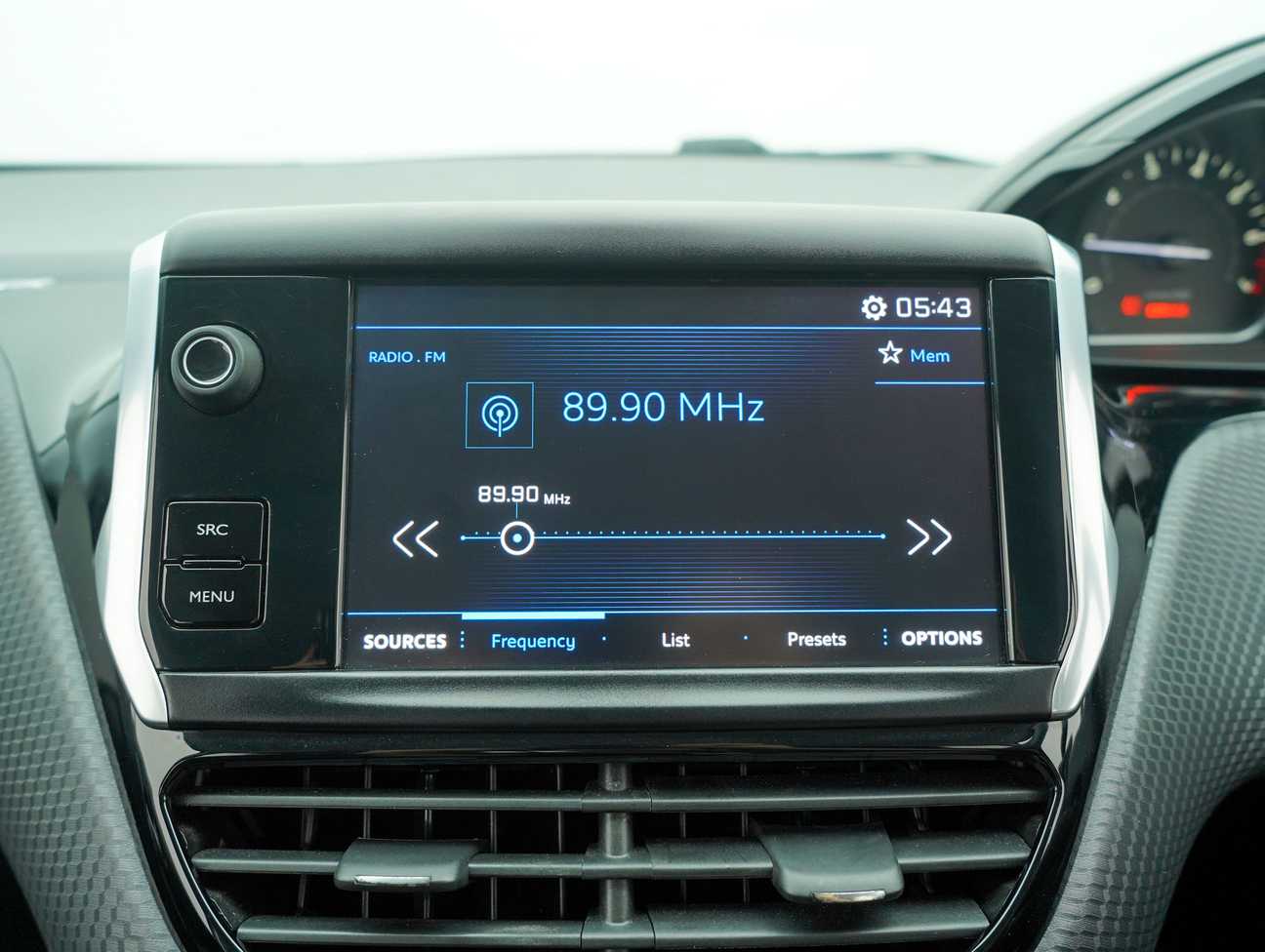 terpakai 2017 Peugeot 208 PureTech 1.2