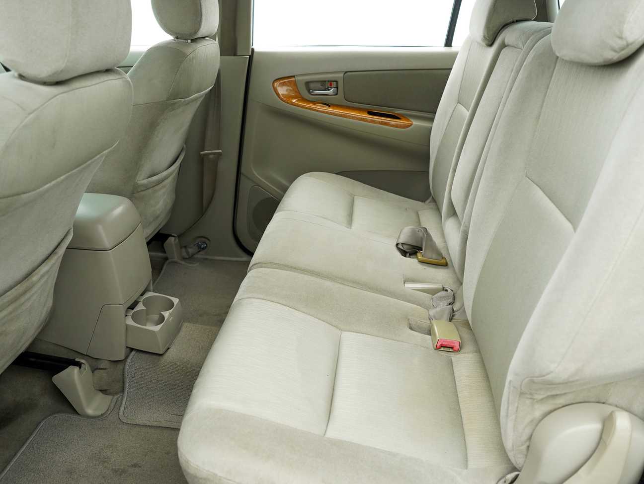 terpakai 2010 Toyota Innova G 2.0