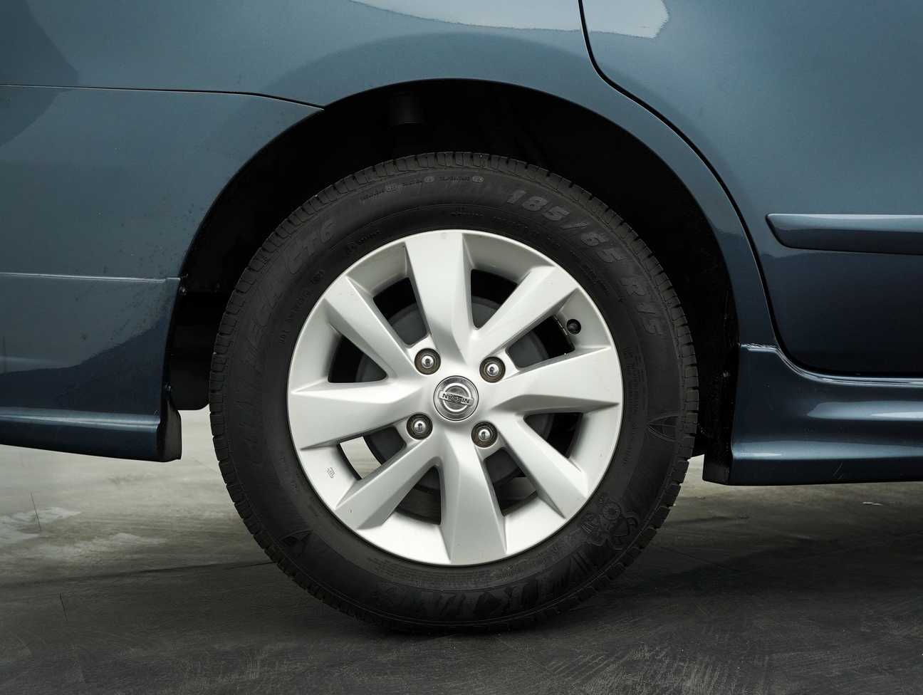 used 2016 Nissan GRAND LIVINA  1.6