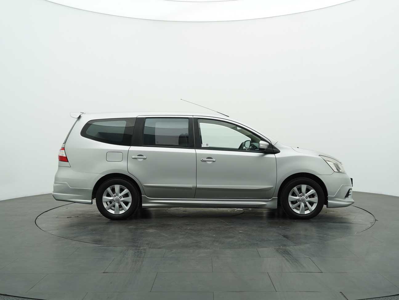 terpakai 2013 Nissan Grand Livina Comfort 1.8