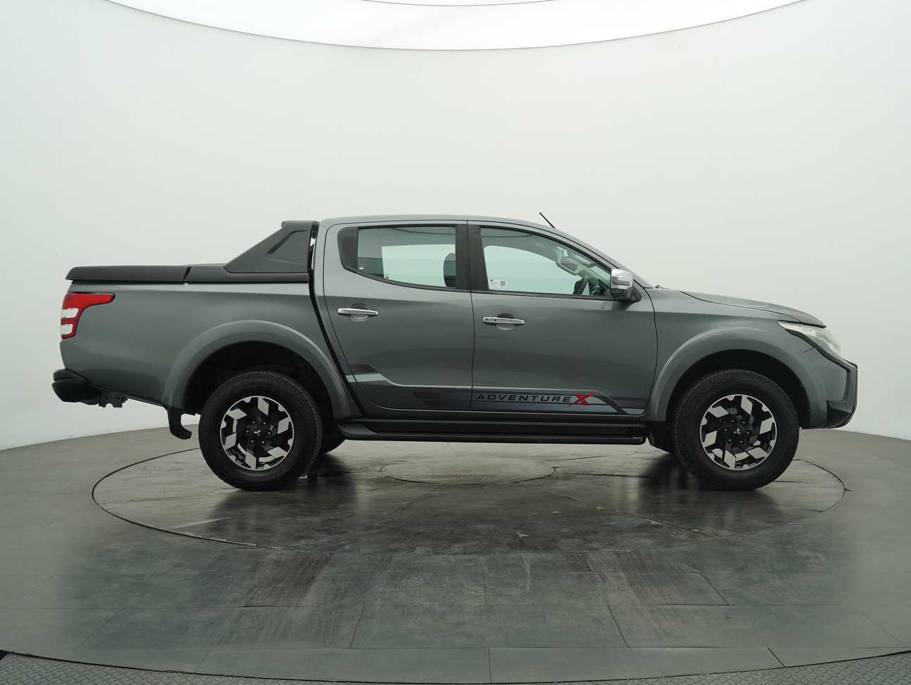 terpakai 2017 Mitsubishi Triton VGT Adventure X Dual Cab 4X4 2.4