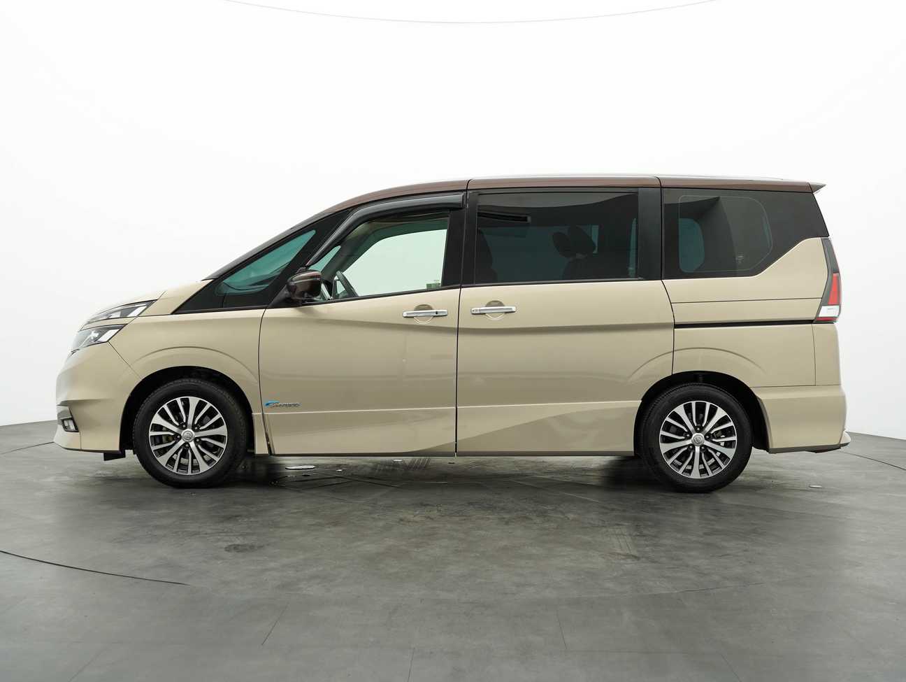 used 2018 Nissan SERENA S-HYBRID HIGH-WAY STAR 2.0