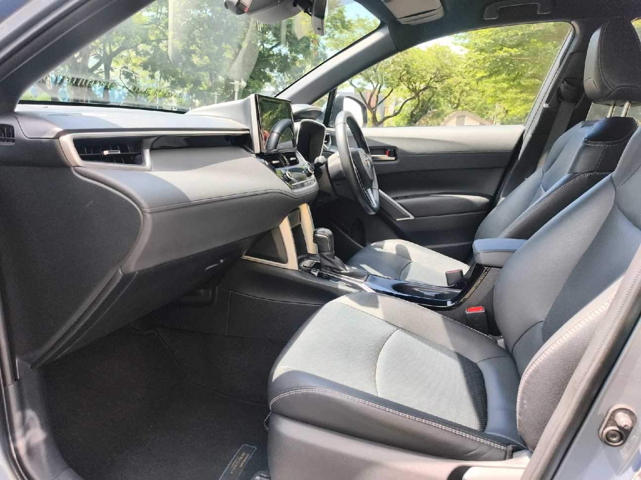 terpakai 2022 Toyota Corolla Cross Hybrid 1.8